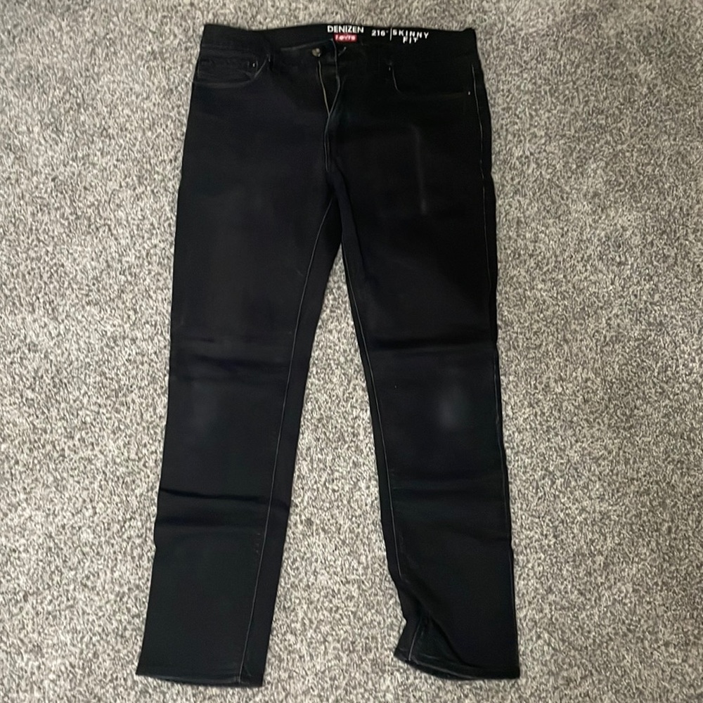 216 Levi’s jeans